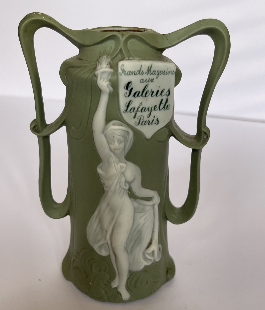 Wedgwood Vase - Galeries Lafayette -photo-4